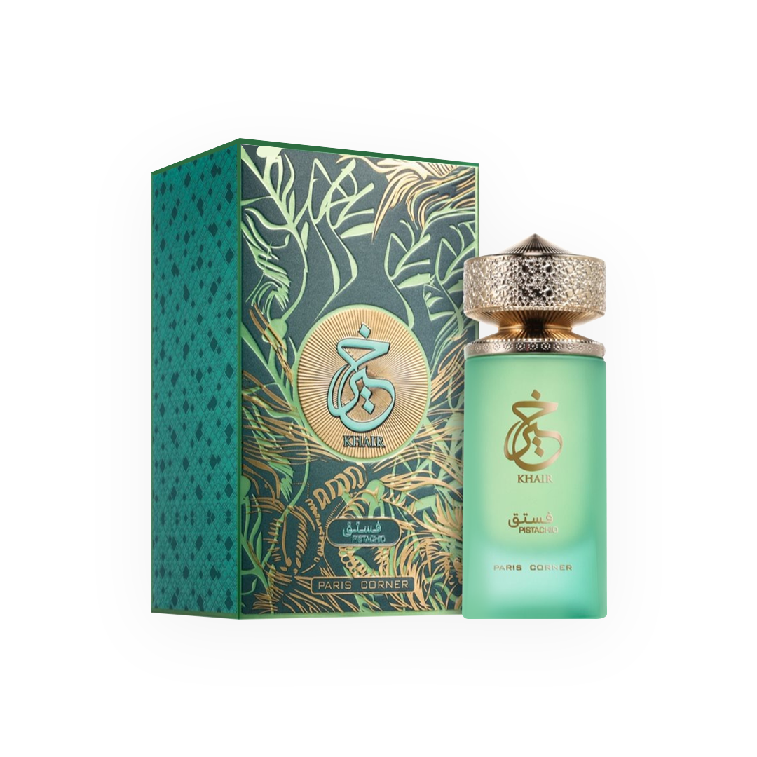 Parfum Khair Pistachio 100ml - Paris Corner. Flacon vert élégant avec finition mate et bouchon doré texturé, accompagné d'une boîte luxueuse ornée de motifs feuillus dorés et verts. Eau de parfum mixte aux notes gourmandes de pistache, associées à des accents doux et boisés. Parfait pour une fragrance unique, élégante et raffinée.