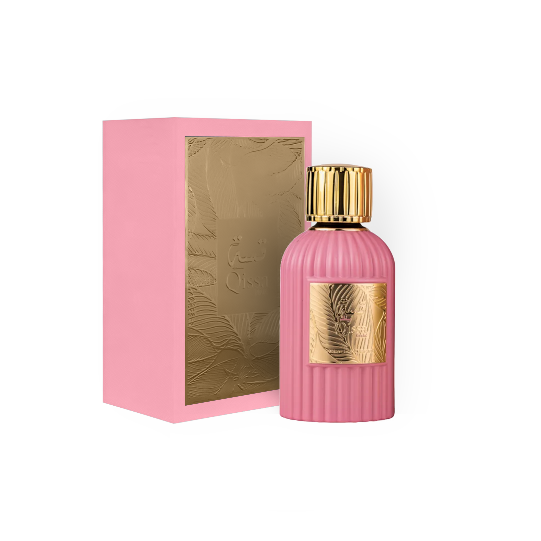 Flacon de parfum Qissa 100ml - Paris Corner, de couleur rose avec un design élégant et des détails dorés, présenté avec son coffret assorti, mettant en avant un style raffiné et luxueux.