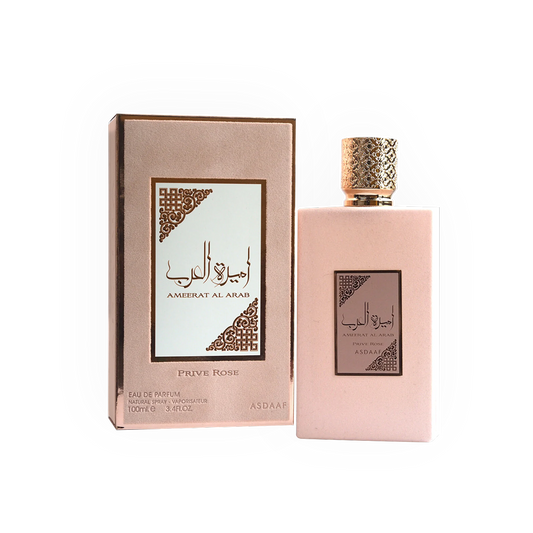 arfum Ammeerat Al Arab Privé Rose 100ml - Asdaaf. Flacon élégant rose poudré avec un bouchon doré gravé, accompagné de sa boîte assortie ornée de motifs arabesques raffinés. Eau de parfum pour femme, senteur délicate et envoûtante à base de rose. Idéal pour les amateurs de parfums orientaux luxueux.