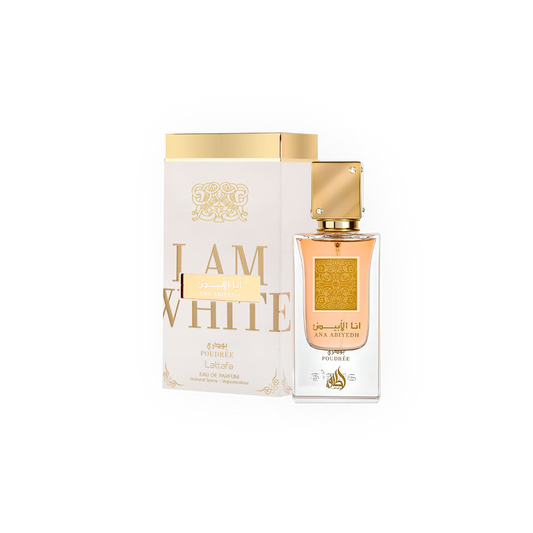 Eau de Parfum Ana Abiyedh Poudrée 60ml de Lattafa, présentée dans un flacon transparent aux accents dorés raffinés, accompagnée d’une boîte blanche et or élégante arborant des motifs sophistiqués.