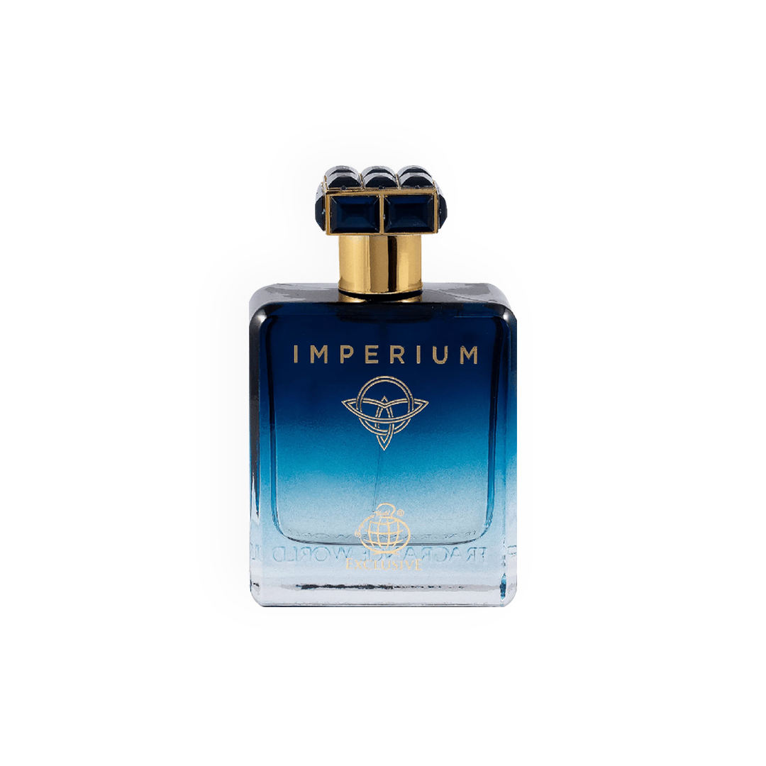 Cette image présente la bouteille du parfum Imperium de Fragrance World, un flacon élégant et sophistiqué avec un dégradé de bleu profond, rehaussé par des accents dorés raffinés. Le bouchon, orné de détails géométriques, ajoute une touche de luxe à l'ensemble, tandis que l'étiquette dorée et le logo exclusif incarnent un style classique et intemporel. 