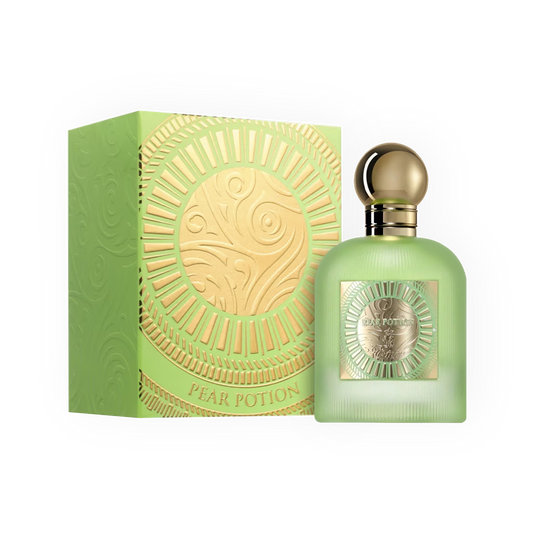 Parfum Pear Potion 100ml - Emir Paris Corner. Flacon vert dégradé avec une finition mate élégante et un bouchon doré arrondi, accompagné d'une boîte texturée ornée de motifs dorés artistiques. Eau de parfum fruitée aux notes dominantes de poire, équilibrée par des accents doux et floraux. Parfait pour une fragrance fraîche, gourmande et raffinée.