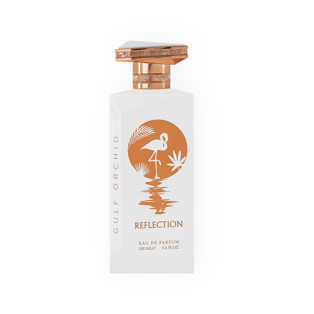 Parfum Reflection 100ml - Gulf Orchid. Flacon blanc épuré orné d’un motif doré représentant un flamant rose et un bouchon doré sculpté. Accompagné d’une boîte blanche élégante avec des accents dorés assortis. Eau de parfum aux notes fraîches et florales, idéale pour une fragrance douce, élégante et intemporelle.