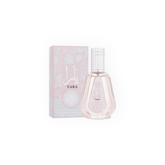 Parfum Yara 50ml - Lattafa. Flacon en verre rose translucide avec un design raffiné et bouchon argenté élégant, accompagné d'une boîte rose pastel ornée de motifs délicats. Eau de parfum féminine aux notes florales et poudrées, idéale pour une fragrance douce, romantique et subtile. Parfait pour un usage quotidien élégant.