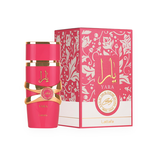 Packshot du parfum Yara Candy 100ml de Lattafa, présenté dans un flacon rose éclatant orné de détails dorés, accompagné de sa boîte décorative florale.