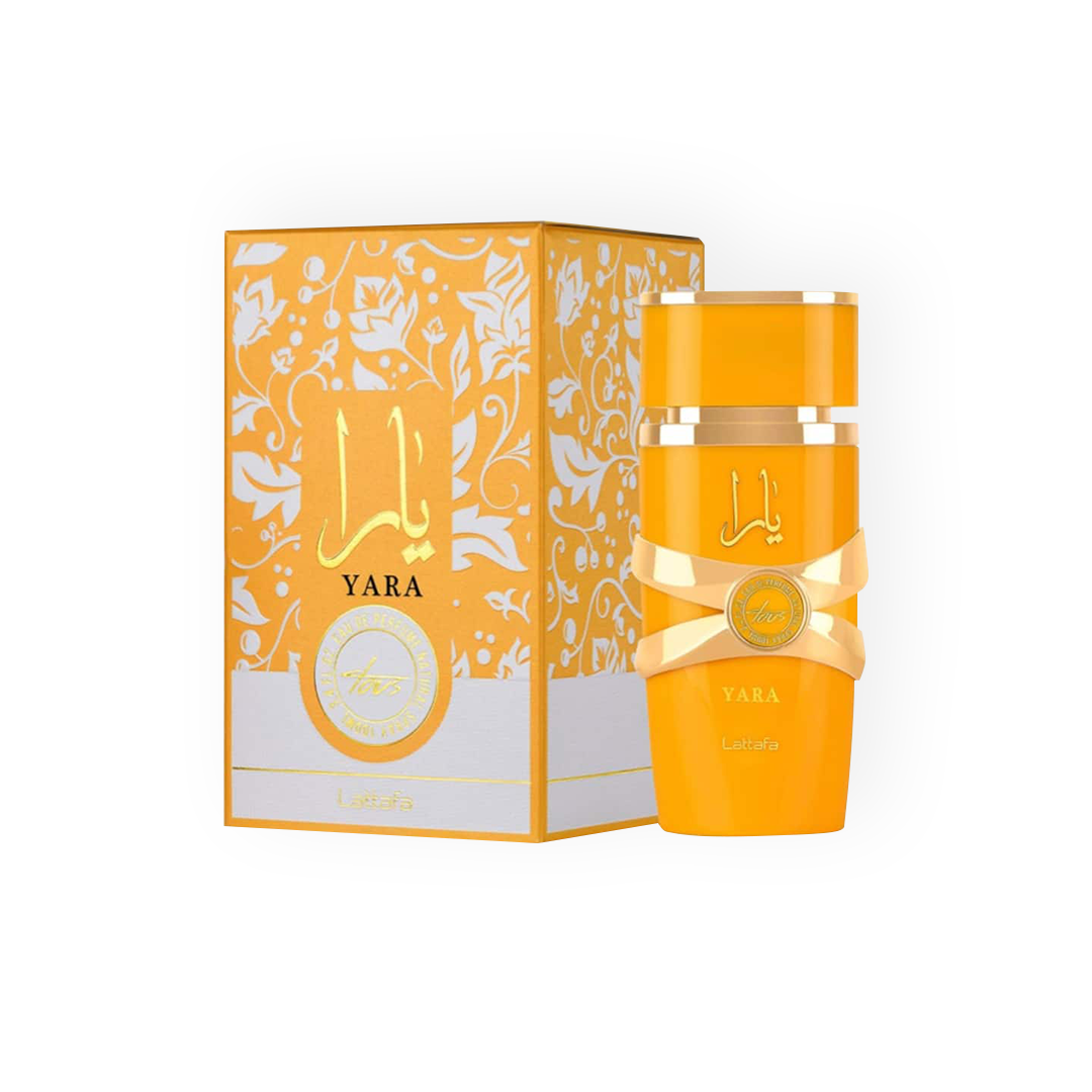 Eau de Parfum Yara Tous 100ml de Lattafa, présentée dans un flacon vibrant orange orné de détails dorés élégants, accompagnée d’une boîte aux motifs floraux blancs et dorés raffinés.