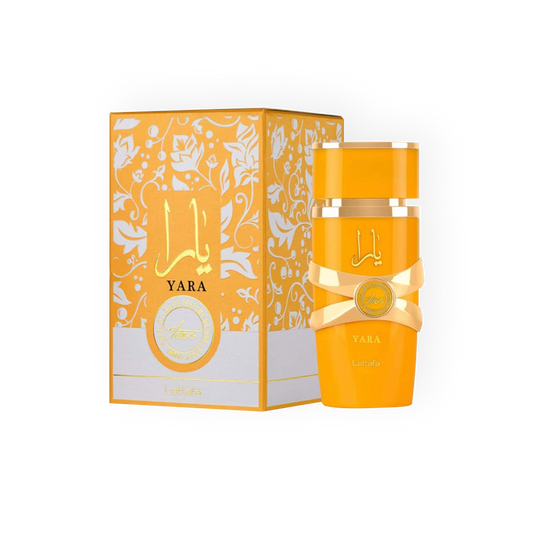 Eau de Parfum Yara Tous 100ml de Lattafa, présentée dans un flacon vibrant orange orné de détails dorés élégants, accompagnée d’une boîte aux motifs floraux blancs et dorés raffinés.