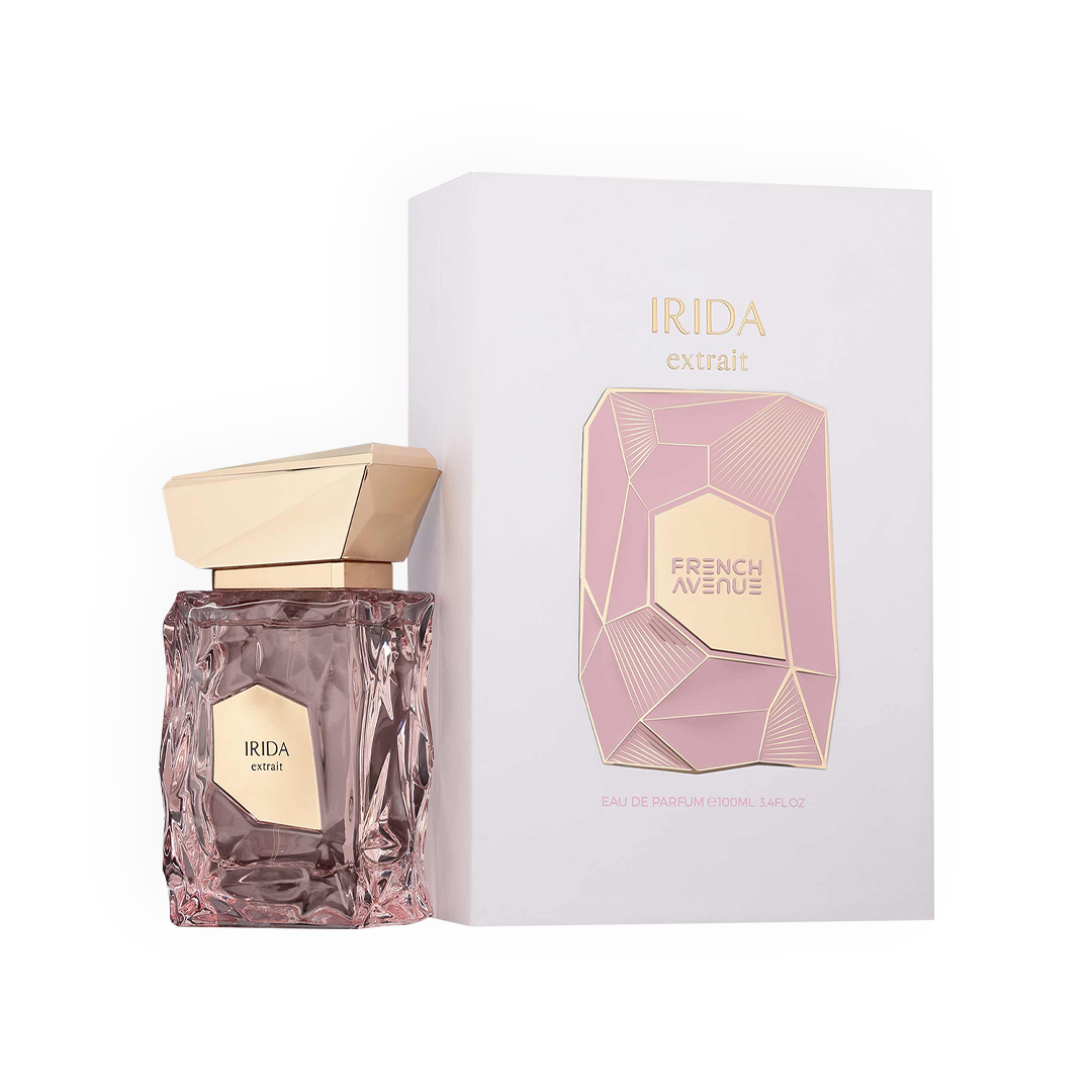 Le coffret du parfum Irida de French Avenue est un mélange exquis de modernité et de prestige. La boîte blanche ornée de motifs géométriques dorés en relief complète parfaitement l'élégance du flacon en verre rose sculpté. Ensemble, ils incarnent un équilibre parfait entre style et luxe. Cette présentation raffinée en fait un cadeau idéal ou une pièce maîtresse pour votre collection de parfums.